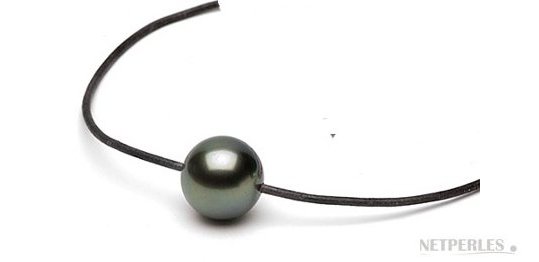 Lien de cuir avec perle de Tahiti