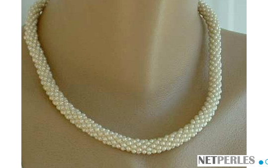 Collier en torsade , perles d'eau douce de 2 mm, blanches en formes patate