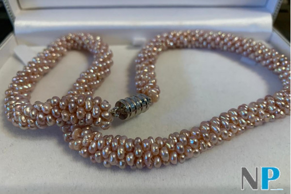 Collier de perles d'eau douce de 2 mm torsadé de couleur Lavande 