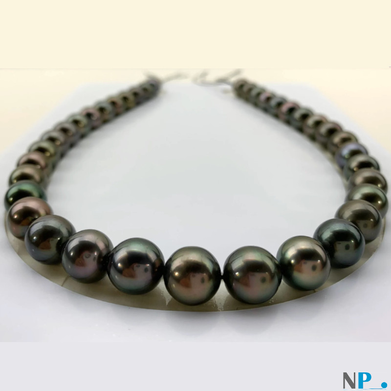 Collier de perles noires de tahiti, bien rondes qualité AAA