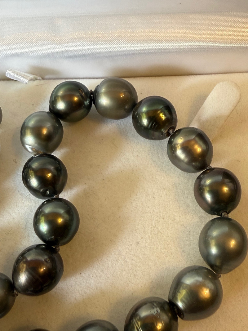 Collier de perles noires de Tahiti