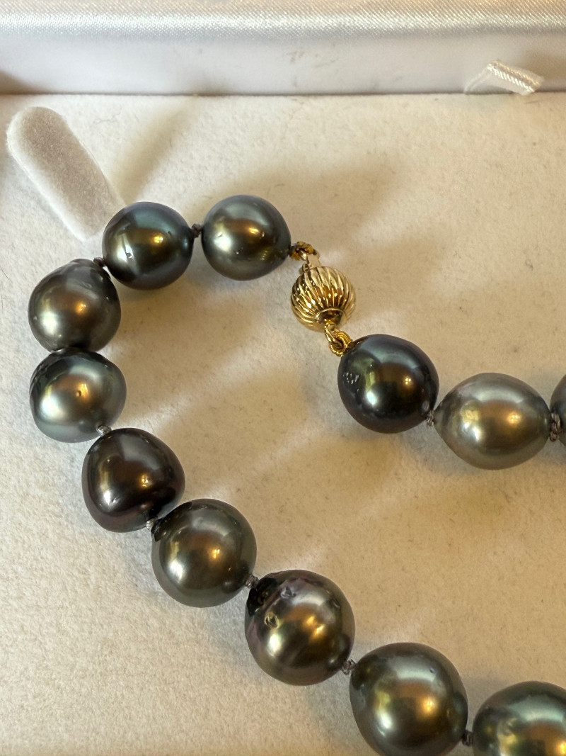 Collier de perles noires de Tahiti