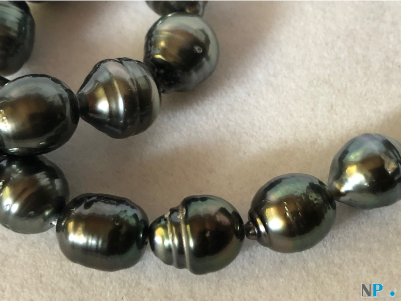 perles noires de Tahiti baroques