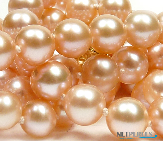 gros plan sur perles de culture d'eau douce couleur naturelle peche.- netperles