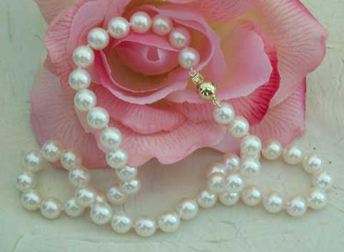 Collier de perles d'Akoya 8-8.5 mm blanches