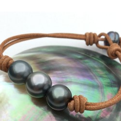 Bracelet Cuir Perles Tahiti PEACOCK 1x11-12 mm AAA, 2x10-11 mm AAA, 2 noeud fermé avec perle, 1x8-9 mm AAA