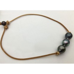 Cordon de cuir avec 3+1 perles de Tahiti Baroques 11-13 mm