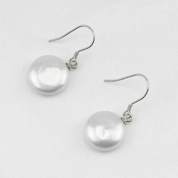 Boucles d'oreilles de perles d'eau douce plates blanches de 12-13 mm