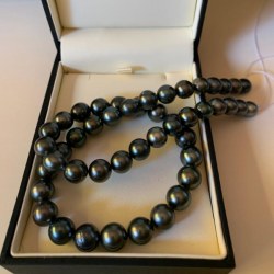 Collier de perles rondes de Tahiti 8 à 9 mm qualité AA Vert Bronze