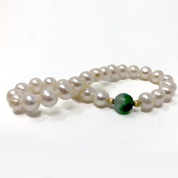 Bracelet perles d'Eau Douce blanches AAA et 2 billes en or et une pierre Peridot verte
