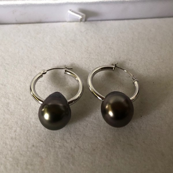 Boucles d'oreilles créoles or gris 14 carats perles de Tahiti Goutte 11x12,8 mm AAA Peacock