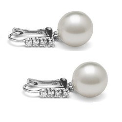 Paire de boucles d'Oreilles de perles d'Akoya Blanches et diamants