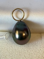 Pendentif en Or Jaune 14k et Perle Goutte de Tahiti 11-12 mm AAA