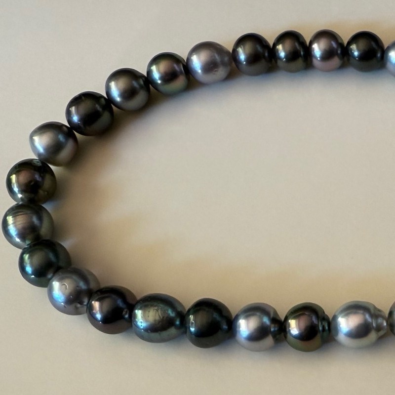 Collier de perles de Tahiti semi-baroques de 8,2 à 9,8 mm longueur 43 à 44 cm