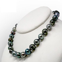 Collier de perles de Tahiti baroques et cerclées de 10 à 12 mm, 43/44 cm