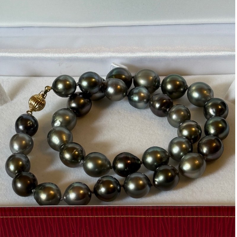 Collier de perles de Tahiti presque rondes de 11-12 mm 45 cm AA+