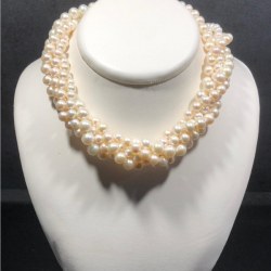 Collier torsade perles d'Eau Douce sur 5 rangs de qualité AA+/AAA